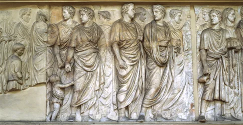 Procession de prêtres, mur nord de l